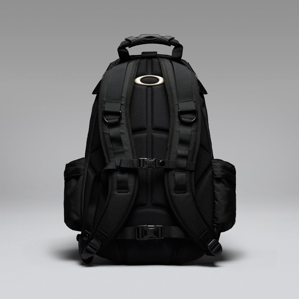 Oakley Men's Kitchen Sink
