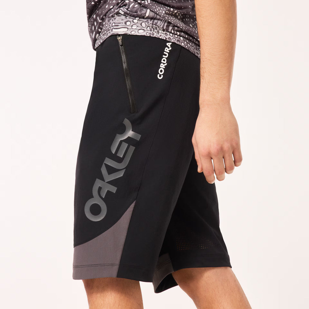 Oakley Men's Maven Scrub Short - Black/Grey