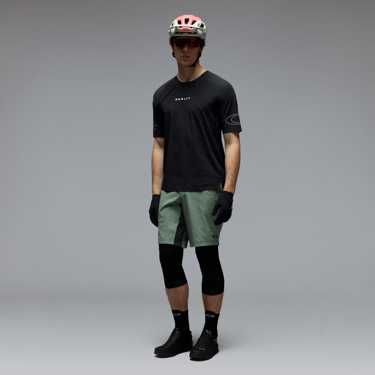 Oakley Men's Seeker Whip Short - Green