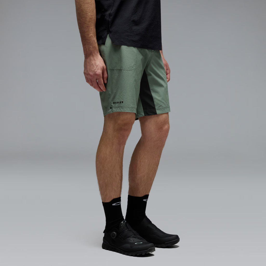 Oakley Men's Seeker Whip Short - Green